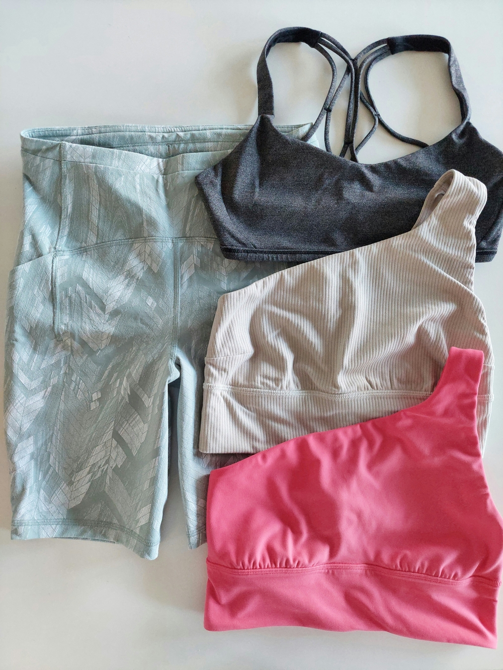 Lululemon Bundle Size 6 S Sports Bra Shorts Lot Of 4 Set Athletic Active Wear